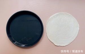 只需手抓饼就可以做的披萨,下班回家做好就能吃,营养卫生又健康