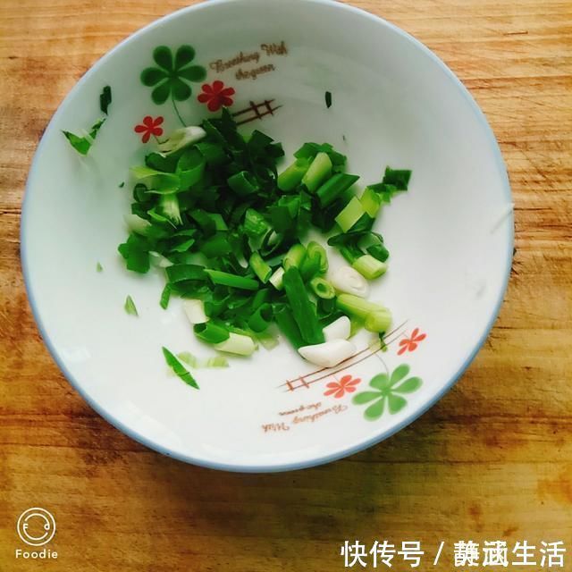 枝条|韭菜别再炒鸡蛋了,和“它”搭配,孩子常吃补营养,还护肤明目