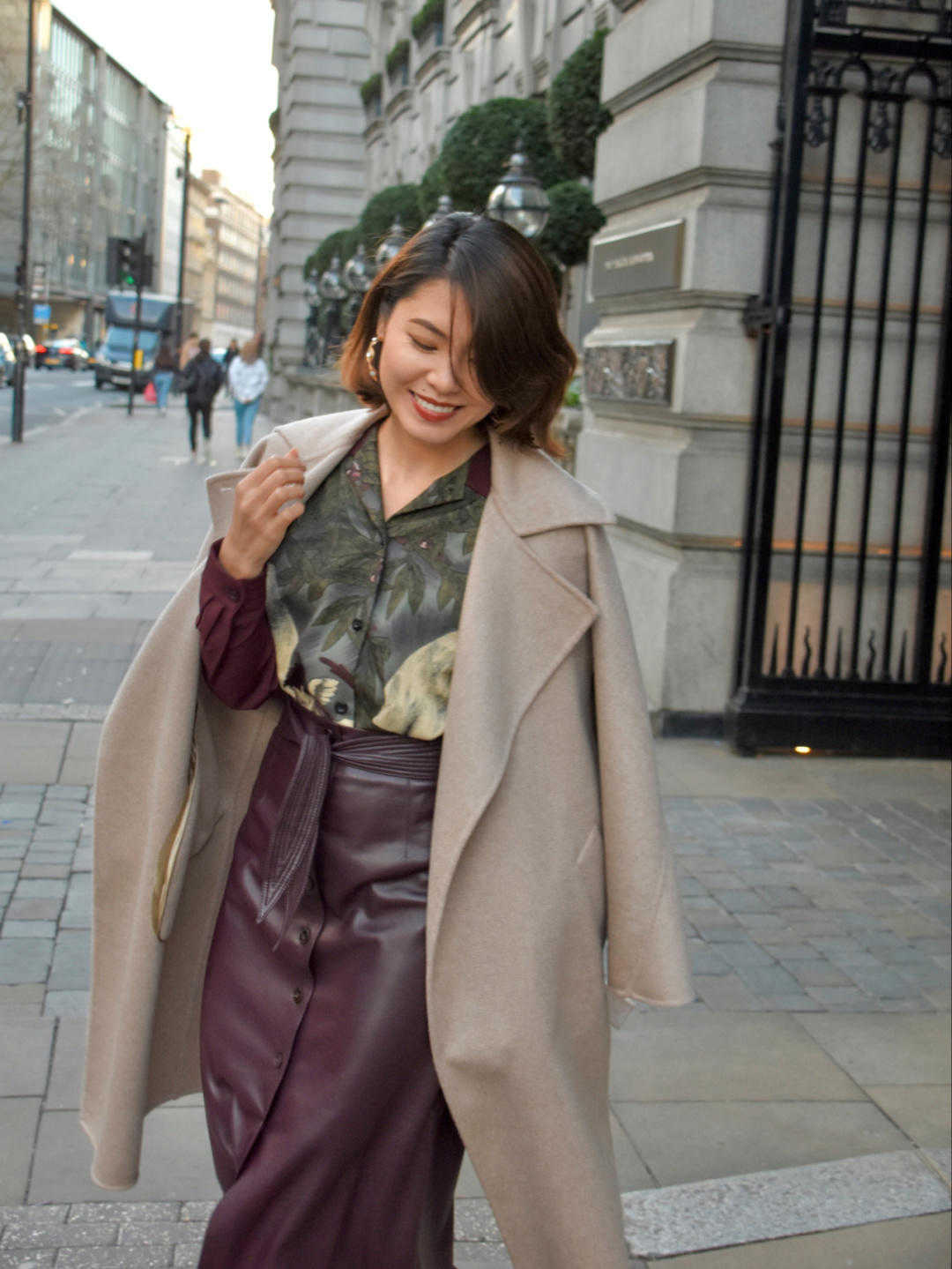 时髦 今年流行“大衣+靴子”，保暖时髦又有气场，冬天穿刚刚好