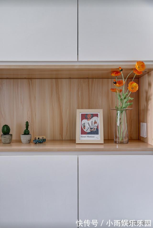 极简|看了他家才知道,全屋刮大白,没安装吊顶不做电视墙,极简又耐看