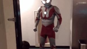 奥特曼系列|奥特曼的两面:他能带来光和希望,同时也让小学生半月花掉6千块