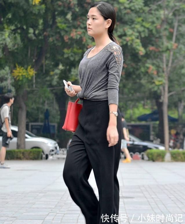 尖头|美女穿搭:高腰直筒牛仔裤,搭配尖头细跟鞋,显得大气,有衬托矜持