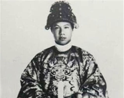 越南|国王对她一见钟情，不顾外界压力娶她为妻，为何晚年两人不相往来