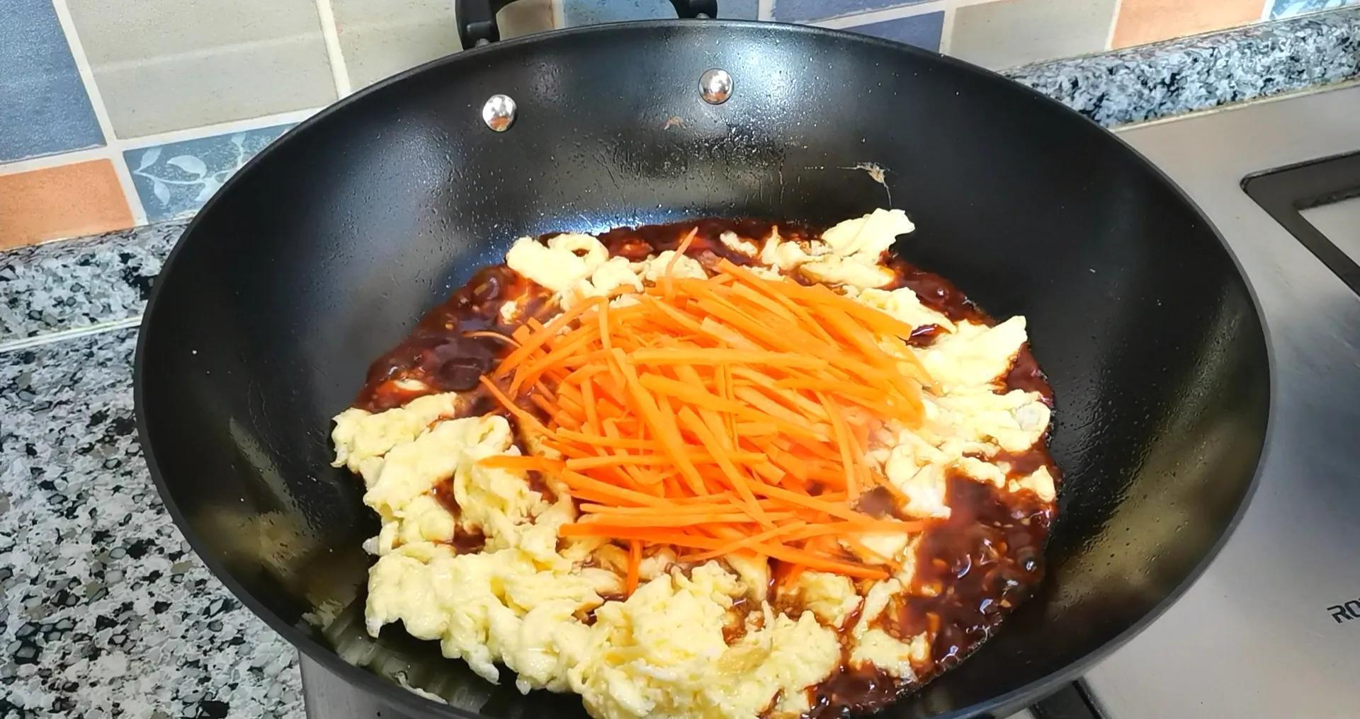 灵魂酱汁炒蛋,鲜香嫩滑,拌面下饭都好香,比肉还香,老少都爱吃