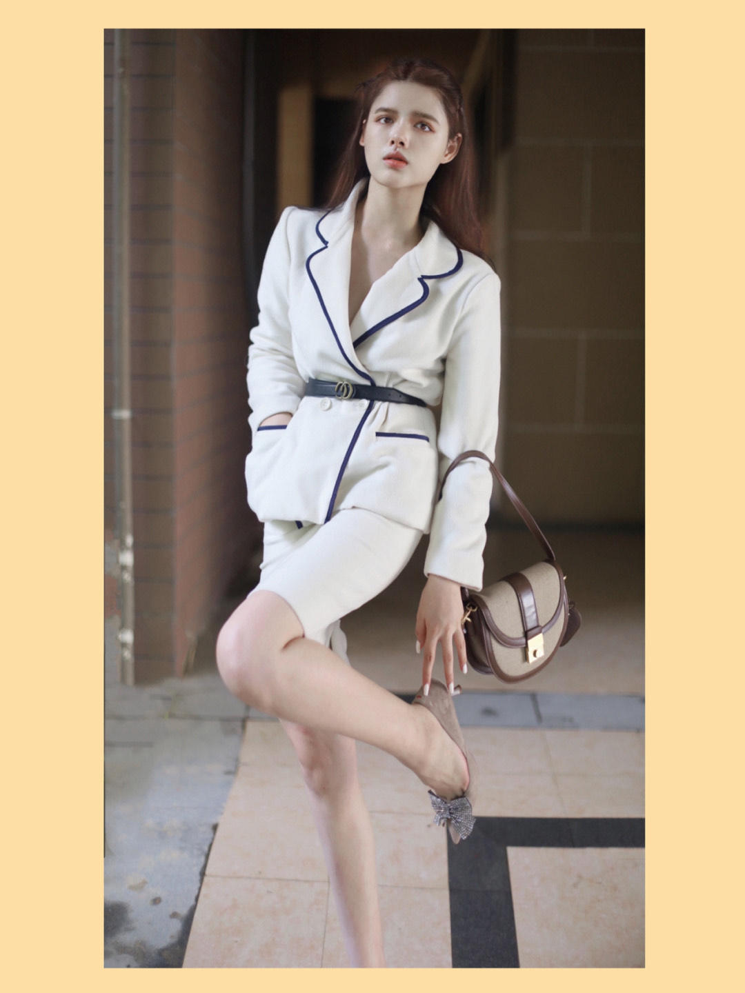 西装外套|早秋这样搭,波波头短发搭配大地色衬衫连衣裙,复古又潮流 !