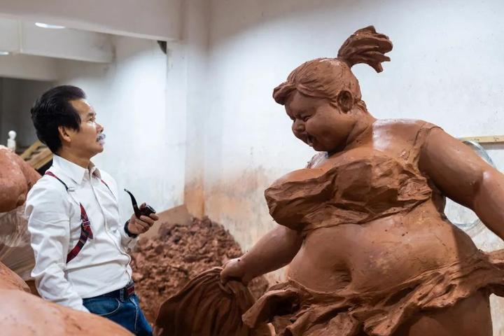 放大|“肥女斗牛”泥稿放大,为西班牙而作