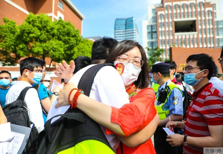 本科|今年上海有四万多名考生具备本科填报资格，本科普通批录取结果7月25日公布