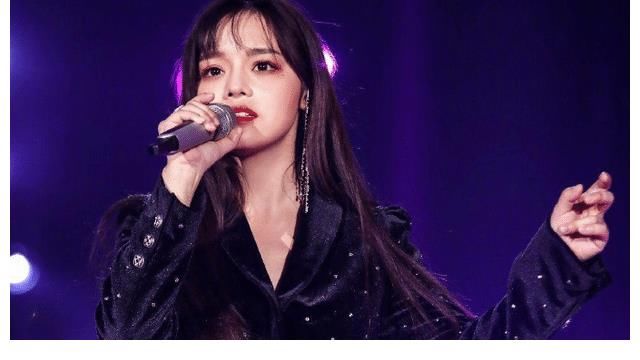 导师|《好声音》播完两期，四位助教差别太大，网友：她是来玩的？