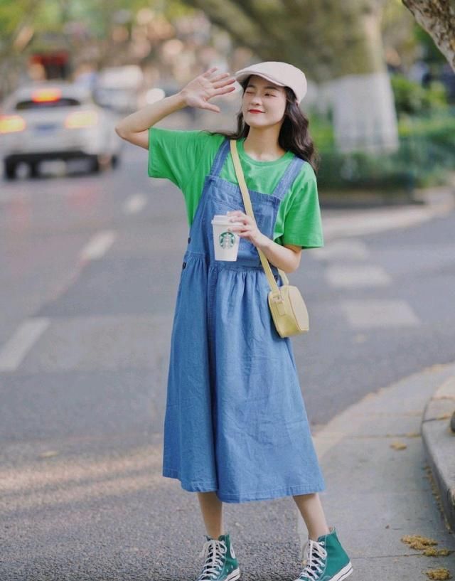 快收起你的阔腿裤，甜美温柔的小裙子更流行，清爽舒适还有气质