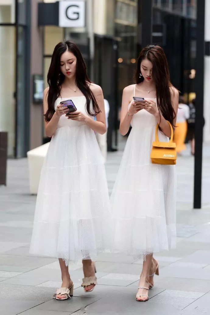 高跟鞋时尚又百搭,穿起来让你显得更优雅