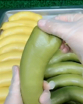 |搞笑GIF:幸亏反应快 不然被老婆发现就麻烦了