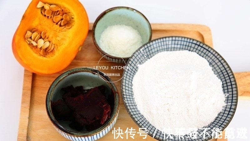 南瓜泥|软软糯糯的小点心,蒸熟就行,好吃不上火,新年端上桌秒光