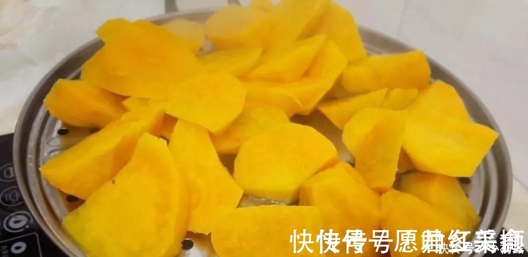 红薯这样做才最好吃,一蒸一切,比豆沙糕都好吃,一口一个真解馋