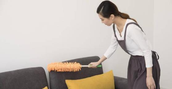 医院|梳头发现''小米粒''，宝爸急忙带女儿去医院，医生：还好来得及时