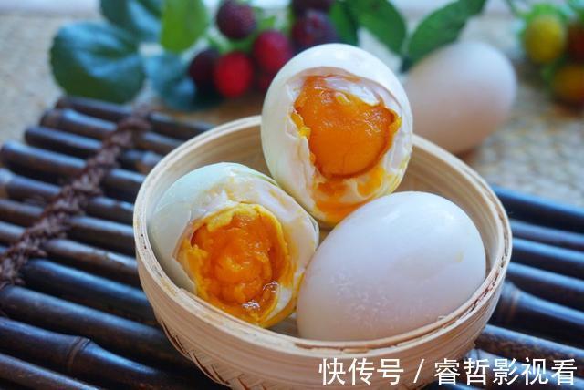 包裹|自制咸鸭蛋想要好吃,偷偷加一点它,蛋黄个个起沙流大油