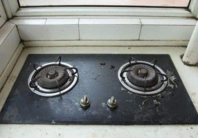 煤气灶|煤气灶用久就变脏怎么办邻居教我一招，几分钟就焕然一新！