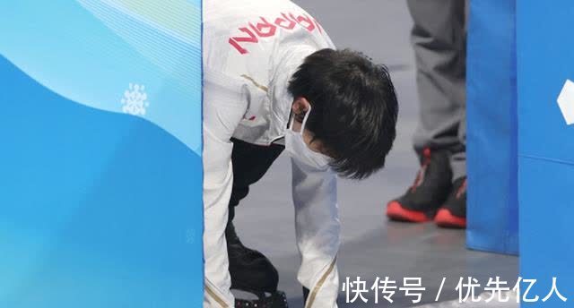 北京冬奥会|188.06分!羽生结弦摔倒2次,赛后久久凝望穹顶,不让眼泪落下