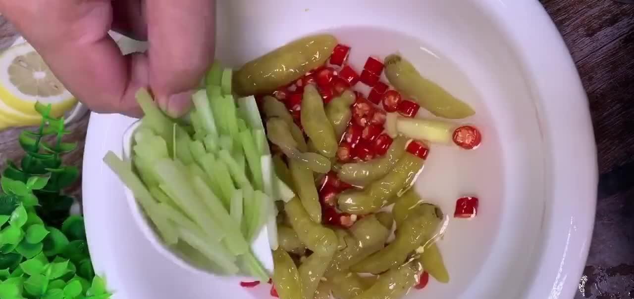 妈妈做的酸辣萝卜,酸辣酸脆清热解毒,亲戚都抢着要!