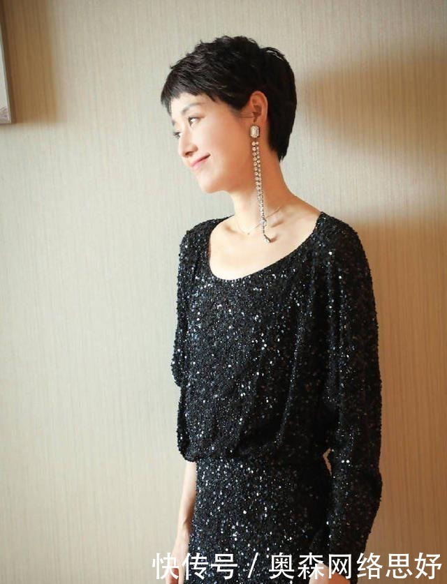 裙子|马伊琍又换新发型,剪利落短发太减龄,衬衫搭高腰裤好随性