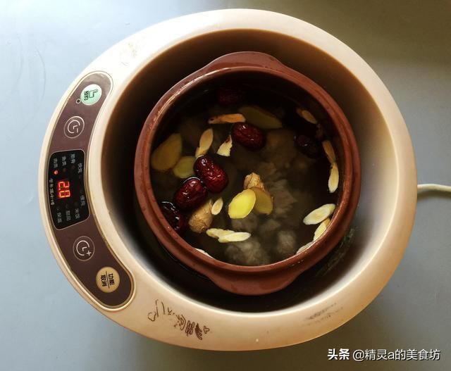 条腿|排骨的最佳CP是“它”，不红烧不卤煮，这样做鲜美可口，吃不腻