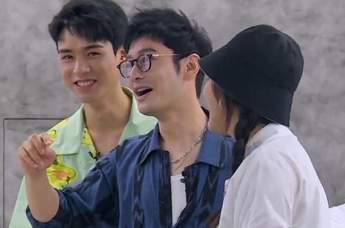 同樣穿花襯衫,黃曉明對檀健次龔俊評價褒貶不一,不紅就是悲哀