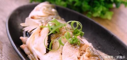 鲈鱼最经典的做法，鲜嫩可口，汤鲜味美，学会了又是一道硬菜