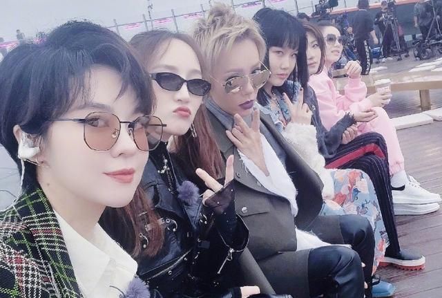 张照片|万茜晒姐姐美照,给宁静拍得也太用心了!谁还敢说两人不和