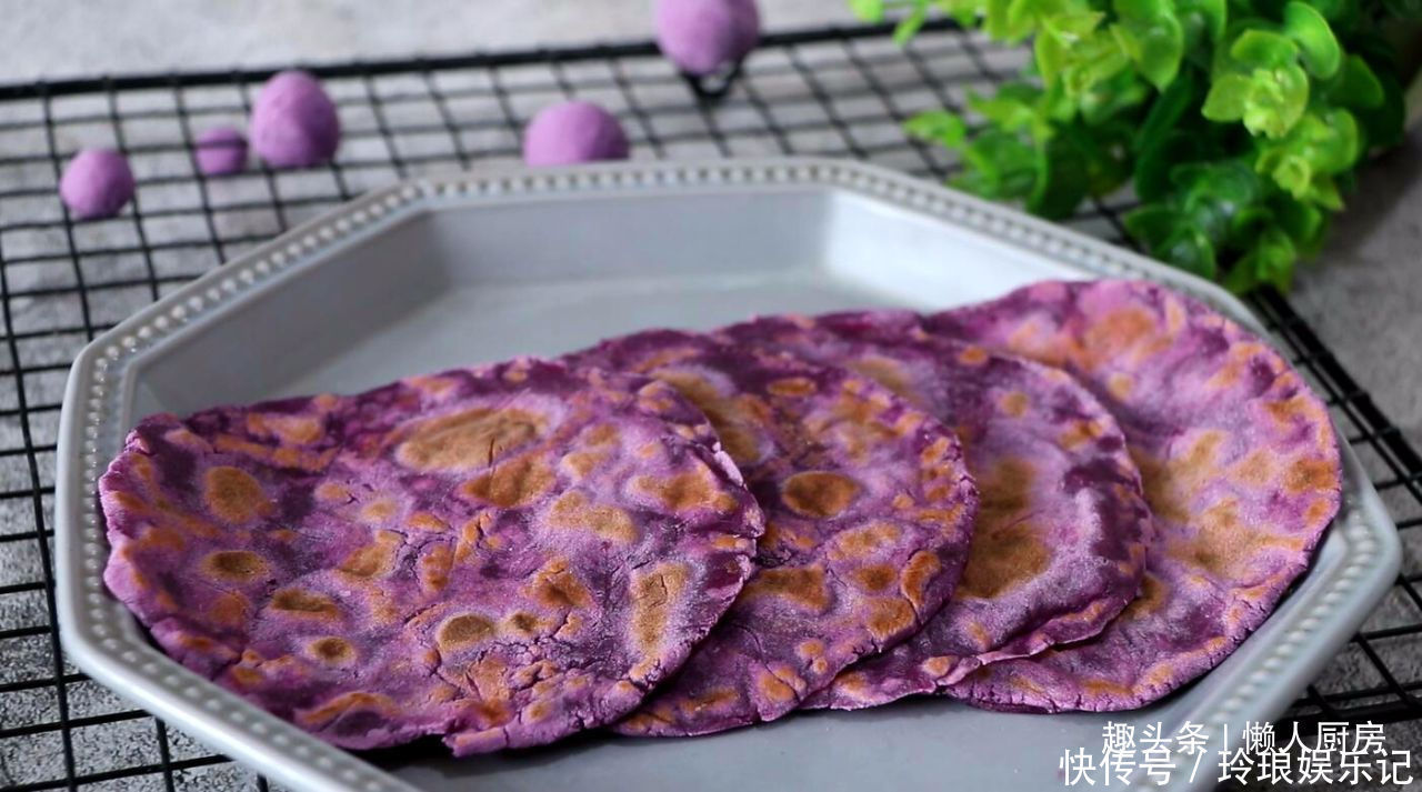 压一|不用一滴油,不用擀皮,压一压,就能做出外酥里糯的紫薯饼