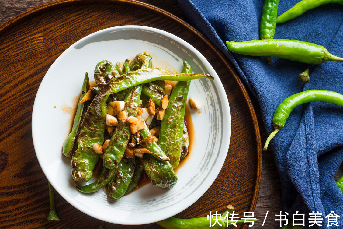 青椒|做虎皮青椒时,切记不要先倒油,难怪不起皮也不入味,口感很差