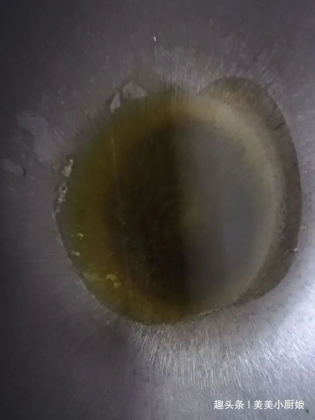 芹菜|这菜一炒就一大盘,鲜嫩可口,保护视力,关键很好吃