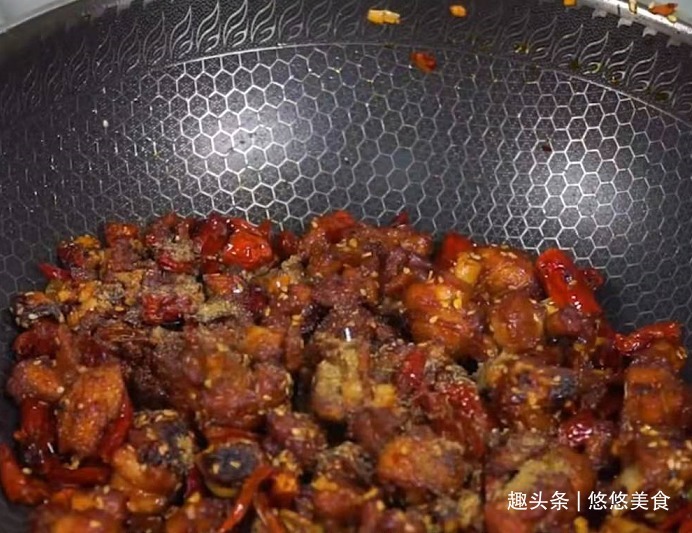 干锅辣子鸡,麻辣鲜香,外酥里嫩,好吃到让你沦陷!