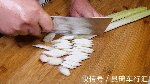 人人|一块牛肉，两根大葱，做人人爱吃的“葱爆牛肉”，牛肉嫩，葱也香