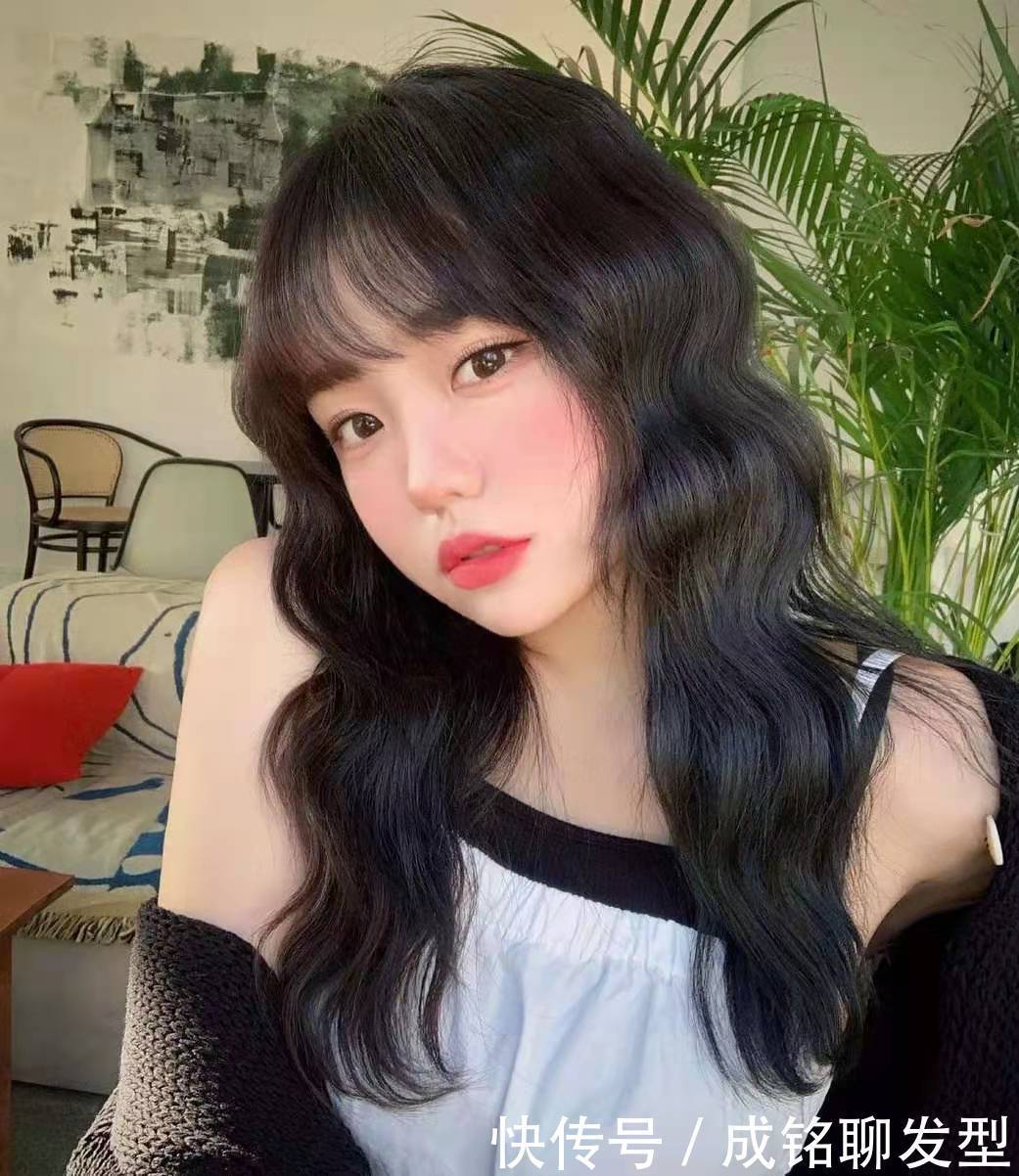 正当|羊毛卷已经OUT了!今年蛋蛋波纹卷发正当红,脸圆的妹子也适合