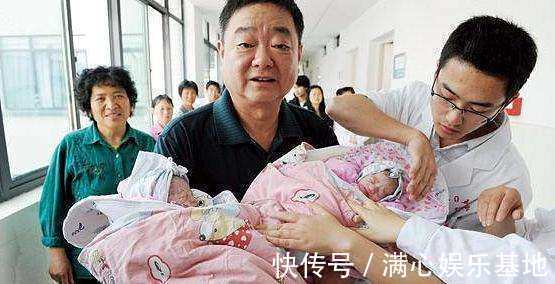 顺产|26岁产妇顺产双胞胎,护士抱来孩子,爸爸吓得大声叫医生