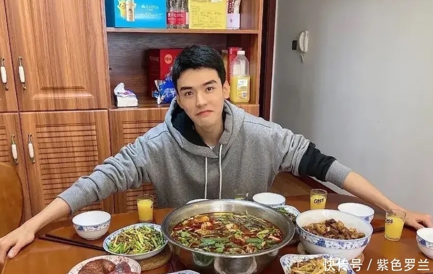 阵容|中餐厅5阵容再上热搜,龚俊姚安娜被官宣加盟,还有2位嘉宾助阵