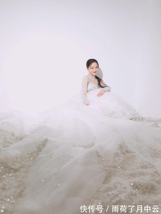 國慶晚會|張韶涵2021央視國慶晚會禮服