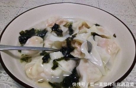 自制馄饨时,掌握1点小技巧,馄饨皮薄馅大,馅香皮软还爽滑