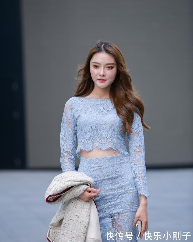 膝盖 连衣裙的穿搭少女感十足,拥有了气质与优雅,女人味十足