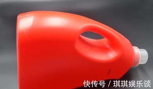 美工刀|空洗衣液瓶子别扔了,改造一下,秒变塑料袋防勒手神器,太实用了