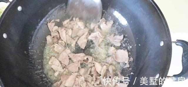 面条|白菜别再炒着吃了,这样简单一做,比吃肉还香,上桌瞬间就扫光