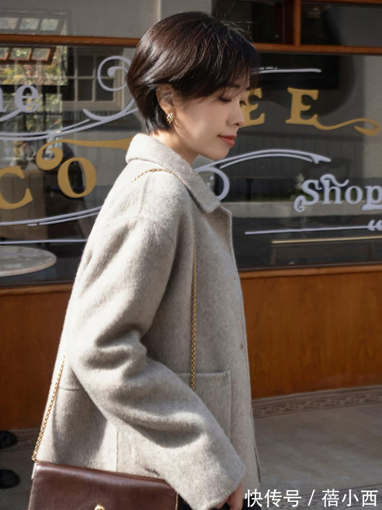 大衣 “短大衣”是时髦女生的冬日必备,配半身裙、裤子优雅时髦又高级