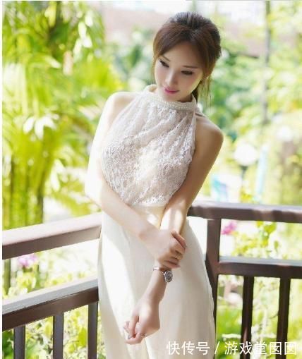 彩妆 高领围脖雪纺衫搭配白色阔腿裤,清新自然,尽显女神气质