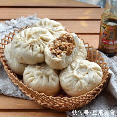 黄豆酱|#不容错过的鲜美滋味# 喷香有营养的猪肉干笋全麦包子