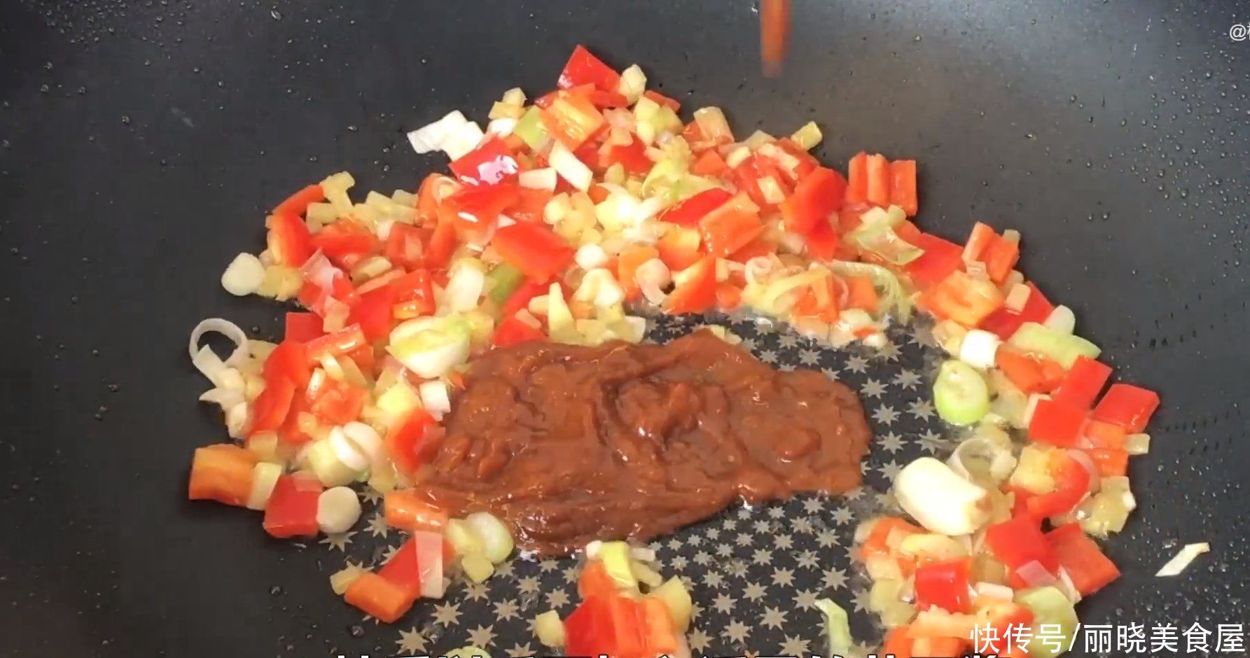 不管煎什么鱼，切记不要直接下锅，教你一招，不粘锅不掉皮