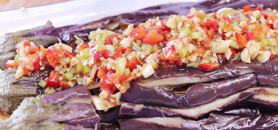 蒸茄子别直接上锅蒸，教你这一招，茄子鲜香入味，一周5次不过瘾