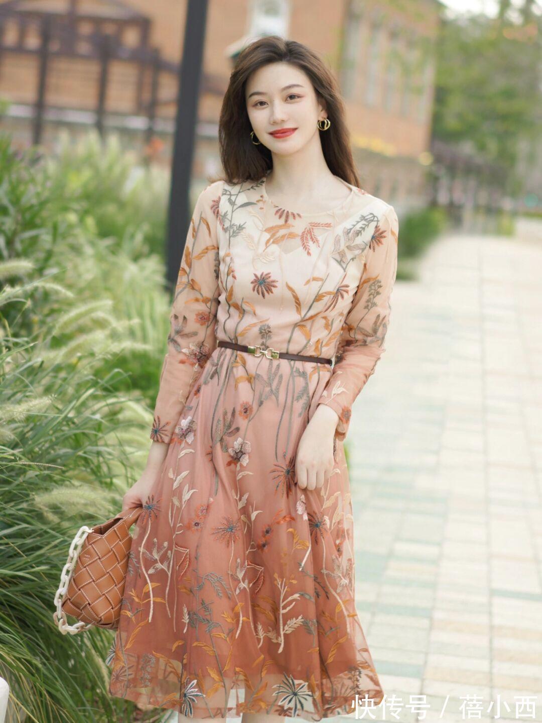 优雅 40岁女人穿衣要讲究点,学博主的连衣裙、半身裙搭配,优雅又体面