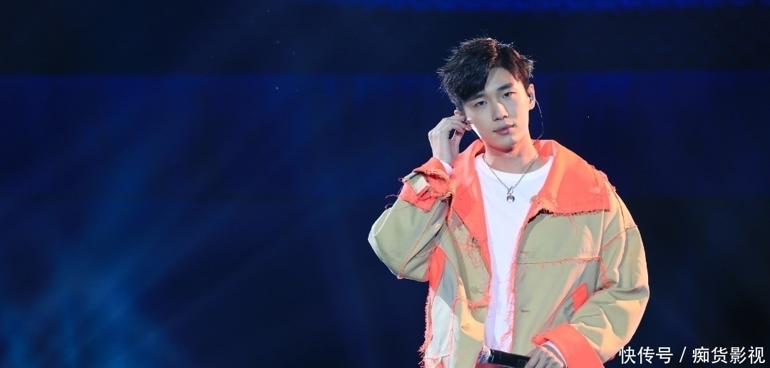 星期一有《中国好声音》冠军拉票会,淘汰学员返场,四位导师开唱