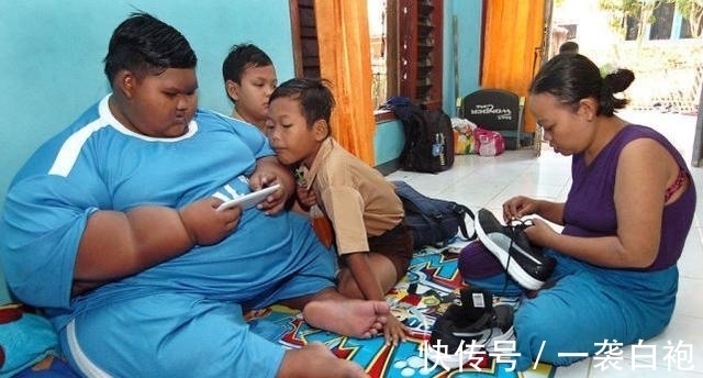 体重|曾经那个世界最胖的男孩!体重384斤,减肥152斤后变帅小伙