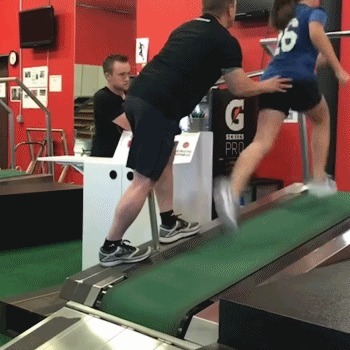 |搞笑GIF:小姐姐真是个狠人 下次过来记得带个铁盆