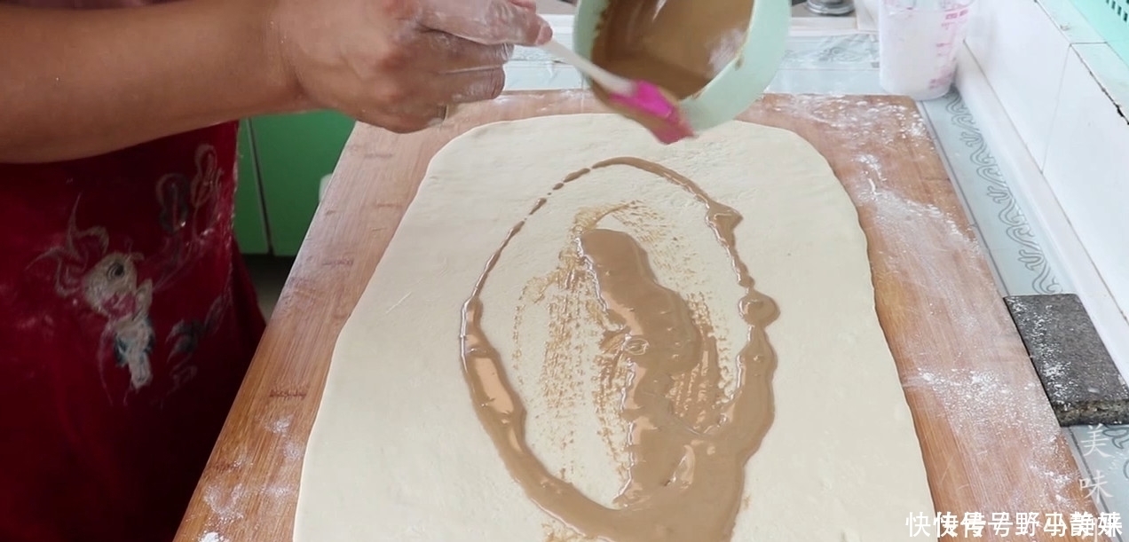 教你在家做麻酱烧饼,香酥爽口,酱香味十足,做法非常简单